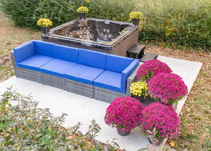 Ardmore Executive King Bed &hot Tub