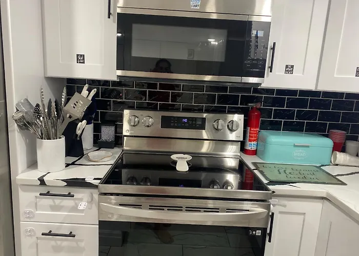 Ardmore Executive King Bed &hot Tub Apartment *