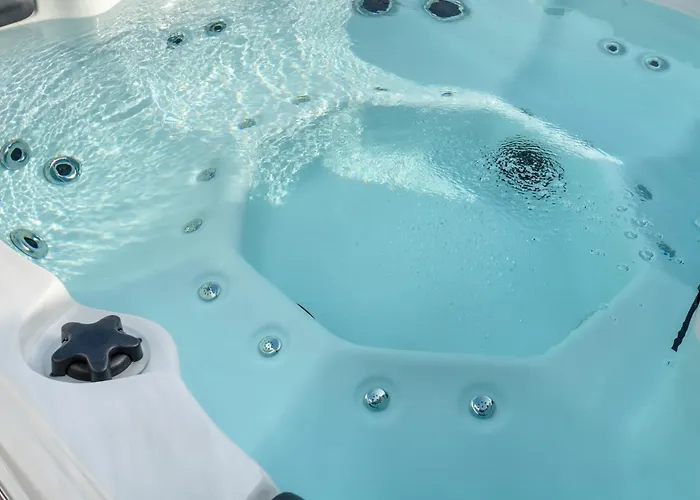 Ardmore Executive King Bed &hot Tub