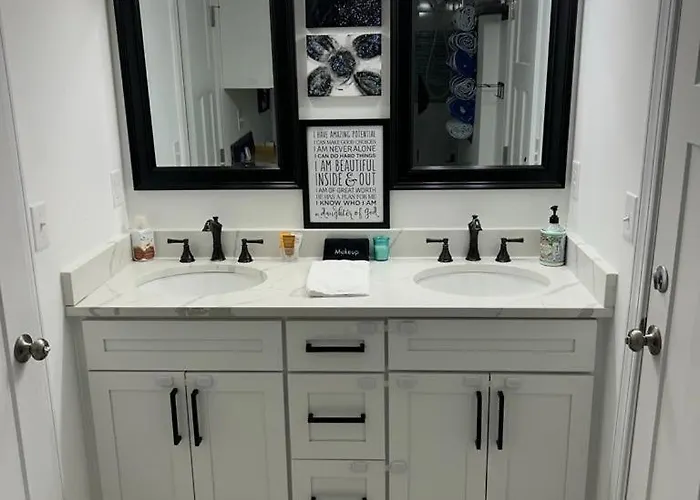 Ardmore Executive King Bed &hot Tub Apartment Winston-Salem
